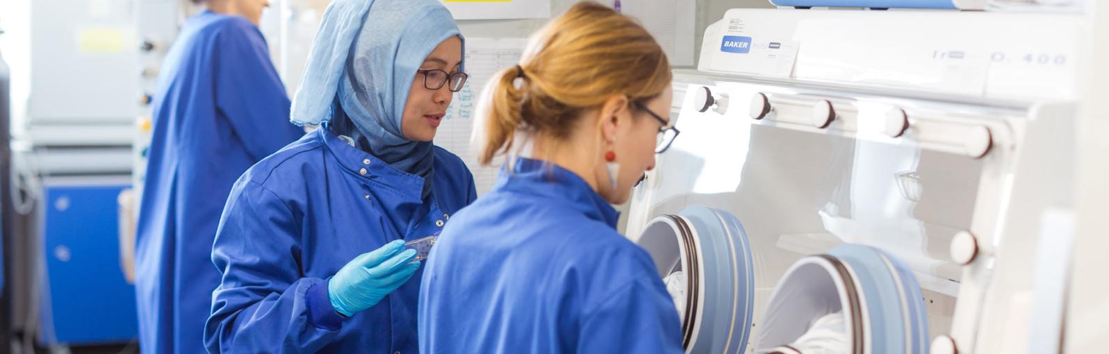 Biochemistry students using i-conic equipment in the laboratory